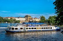 Full-Day Prague in a Nutshell Walking Tour with delicious Lunch-Cruise