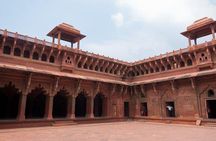 Same Day Taj Mahal Tour from Delhi in Traditional Indian Attire