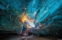Ice Cave Tour in the National Park of Vatnajökull
