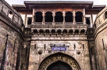 Immersive walking tour in Pune for cultural immersion with guide