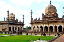  Hyderabad city tour with guide & lunch in private car for a heritage experience