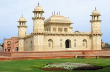 Private Day Trip of Taj Mahal and Agra Fort with Lunch from Delhi