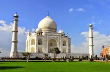 Private Day Trip of Taj Mahal and Agra Fort with Lunch from Delhi