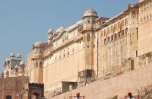 Jaipur: Tour the Magnificent Amber Fort with Private Transfer