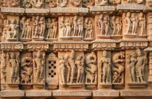 Khajuraho Day Tour: Jungle Safari at Panna National Park and Western and Eastern Temple