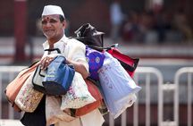 Morning Life of Mumbai's Dabbawalas and Dhobis Tour