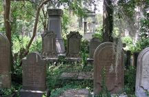 Small Group Haunted History Walking Tour of Charleston