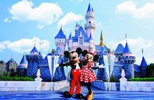 Daily Group Tour: Disneyland Admission With Hotel Pickup and 1-Way Transfer