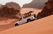 Full-Day Jeep Safari "Wadi Rum Highlights!" w/ Bedouin Lunch