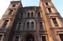 Charleston Haunted Jail Night-Time Walking Tour with Admission to Old City Jail
