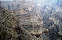 Private Tour: The Grand Canyon of Oman and Jebel Shams Day Trip