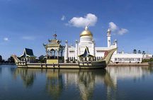 Brunei Half Day City Tour with Royal Regalia & Sultan Omar Ali Saifuddin Mosque