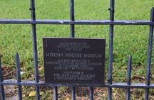 Intimate WWII: Honor our Heroes and Historic Honolulu Tour With Lunch