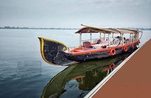 Private Backwater Cruise on a Houseboat and Shikara including Lunch