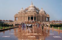 Private Spiritual Tour: Akshardham Temple, Lotus Temple & ISKCON in South Delhi 