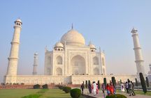 Private Mathura Vrindavan with Taj Mahal Agra Tour from Delhi