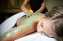 Akrotiri: 2-Hrs Face & Body Ritual, Pool access, wine & fruits