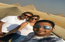 Full-day tour Giza pyramids and Egyptian Museum and bazaar, camel ride, Lunch