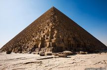 Private Full-Day Trip to Giza Pyramids, Sphinx & Egyptian Museum