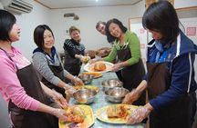 Korean Tea Ceremony and Kimchi Making Cultural Experience in Seoul