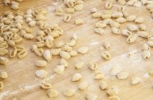 Cesarine: Market Tour & Home Cooking Class in Bari
