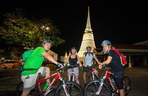 Bangkok: Night Bike Tour with Temples & Flower Market Visit
