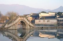 3-Day Yellow Mountains, Hongcun Village and Tunxi Ancient Street Private Tour