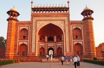 Taj Mahal Agra Overnight Tour from Delhi with Fatehpur Sikri