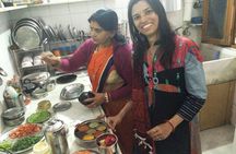 Private Vegetarian Rajasthani Cooking Class and Meal with Locals in Jaipur