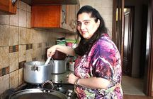 Private Market Visit Cooking Lesson and Meal in a Local Delhi Home