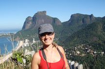 Experience Favela: Two Brothers Hike and Vidigal Tour 