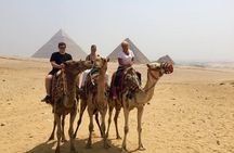 Giza Pyramids and Sphinx: Guided Day Tour from Cairo