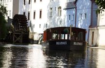 Full-Day Private Prague City tour: Prague Castle and Vltava River Cruise