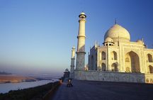 Private Taj Mahal and Agra Tour from Gurugram(Gurgaon) by Car