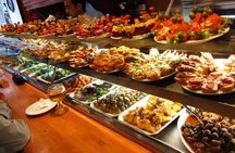 Barcelona Old Town Night Small Group Tour with Tapas & Flamenco