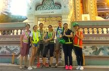 Bangkok Night Bike Tour: Chinatown, Temples & Street Dinner