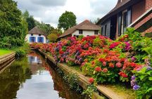 Giethoorn Guided Day Trip with Boat Ride from Amsterdam