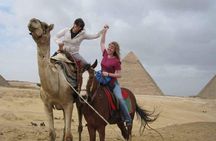 Private Guided Day Tour: Giza Pyramids, Egyptian Museum and Nile Dinner Cruise