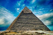 Small-Group Day Tour to Giza Pyramids, Egyptian Museum and Bazaar from Cairo