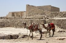 Small-Group Day Tour to Giza Pyramids, Egyptian Museum and Bazaar from Cairo