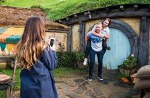 Private tour - Hobbiton Movie Set Evening Banquet Return from Auckland