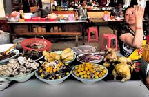 Private Tour: Hanoi walking street food tour in night 
