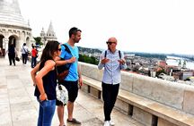 Buda Castle Walking Tour with Matthias church entry, Cake&Coffee