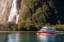 Milford Sound Coach & Cruise from Queenstown: Panoramic Views