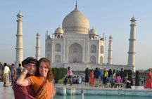 Full-Day Taj Mahal, Red Fort, and Fatehpur Sikri Tour from Agra