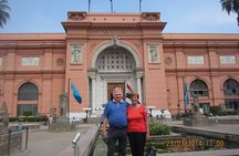 Sightseeing Day Tour to Pyramids, Egyptian Museum and Bazaar from Giza or Cairo