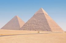  Layover tour to Giza Pyramids & Egyptian museum