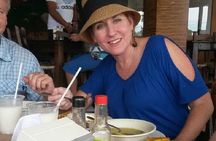Combo Tour: Christmas Lights and Medellin City Tour Including Traditional Food