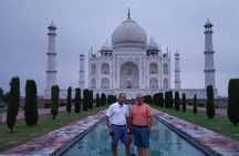 Agra Sightseeing and Shopping: Guided Tour by Private Car