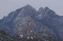 Private Hiking tour to Bukhansan Peak(Baegundae: 836.5m) with Mountain Expert